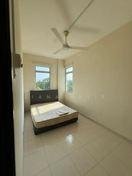 Bedroom warnasari 2 puncak alam