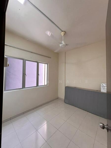 Interior warnasari 2 puncak alam