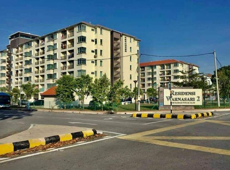 Exterior warnasari 2 puncak alam