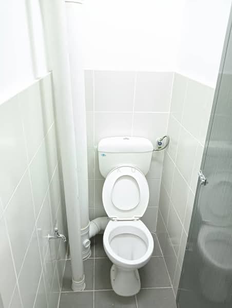 Flat for Rent at RUMAH PANGSA MUTIARA INDAH - FASA 3 (BLOK C) - Roy Kuak - Bathroom - PropertyGuru.com.my