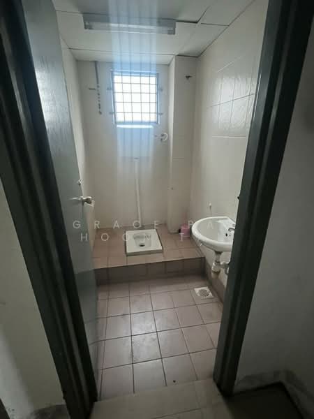 Shop for Rent in Bandar Parklands (Klang) - Grace Pay Hoon Tan - Bathroom - PropertyGuru.com.my