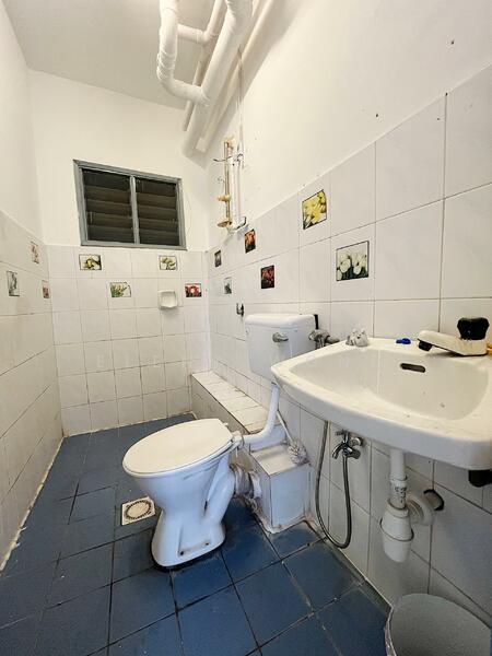 Pangsapuri untuk Dijual di Taman Kinrara Section 2 Apartment - Elena Wong - Bathroom - PropertyGuru.com.my
