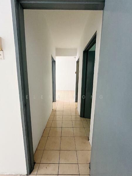 Pangsapuri untuk Dijual di Taman Kinrara Section 2 Apartment - Elena Wong - Corridor - PropertyGuru.com.my