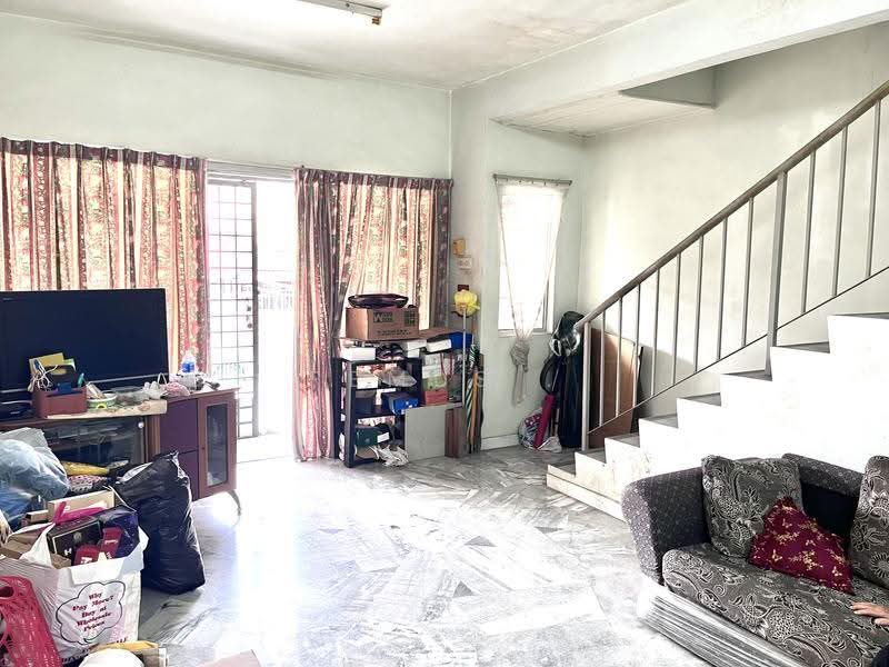 Rumah Teres 2-Tingkat untuk Dijual di Taman Lagenda Mas (Cheras) - Remus . - Living Room - PropertyGuru.com.my