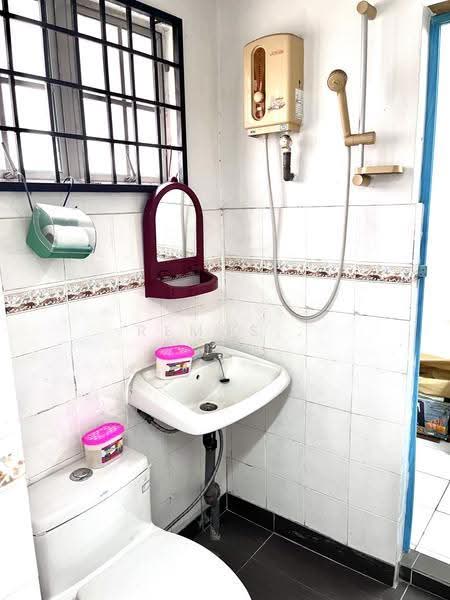Rumah Teres 2-Tingkat untuk Dijual di Taman Lagenda Mas (Cheras) - Remus . - Bathroom - PropertyGuru.com.my