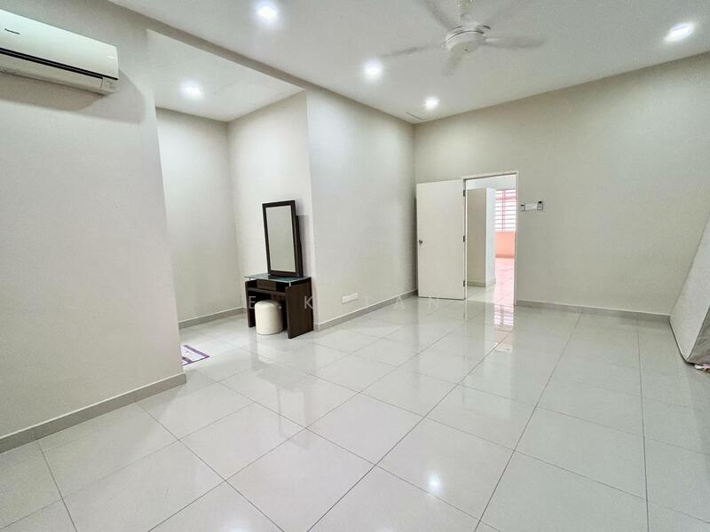 Taman Seri Austin untuk Untuk Disewa - RM 2,500 /bulan, Feb 2026 - Bedroom - PropertyGuru.com.my