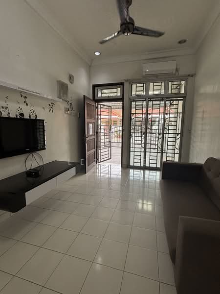 Taman Mutiara Rini untuk Untuk Disewa - RM 2,000 /bulan, Mac 2026 - Living Room - PropertyGuru.com.my