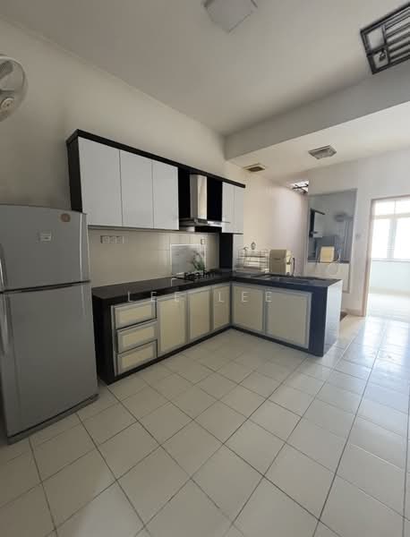 Taman Mutiara Rini untuk Untuk Disewa - RM 2,000 /bulan, Mac 2026 - Kitchen - PropertyGuru.com.my