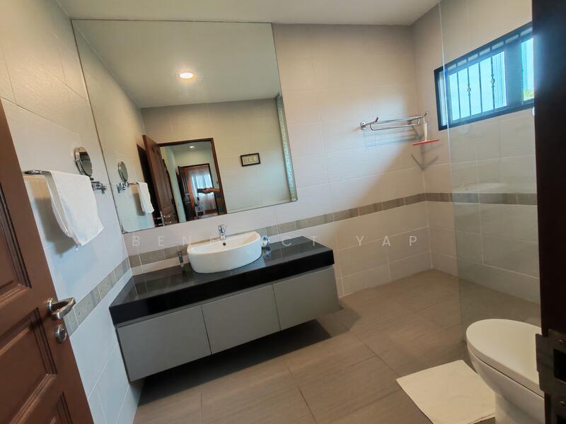 First floor 2nd Bathroom