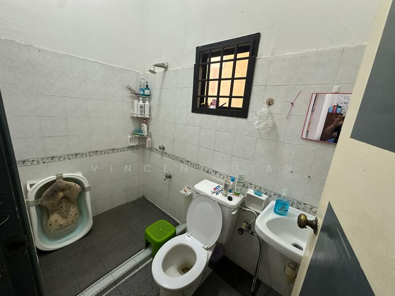2-storey Terraced House for Sale in Bandar Seri Alam (Masai) - Vincent Gian - Bathroom - PropertyGuru.com.my