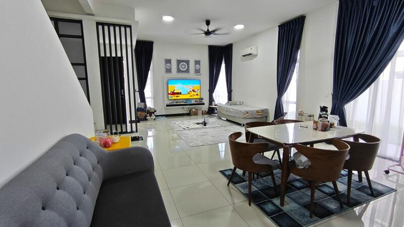 Cluster House for Sale in Setia Tropika (Johor Bahru) - Daphne Lee - Living Room - PropertyGuru.com.my