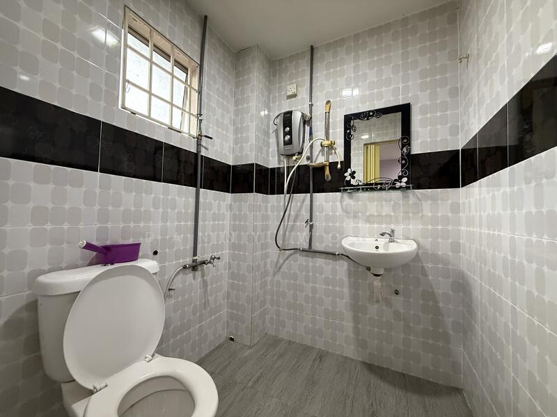 Bandar Country Homes untuk Untuk Dijual - RM 440,000, Apr 2026 - Bathroom - PropertyGuru.com.my