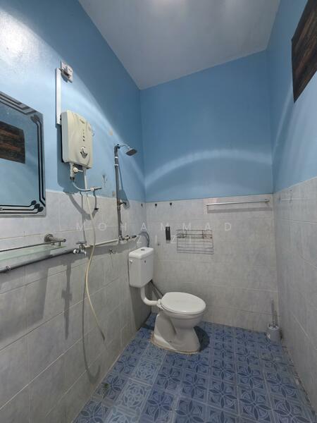 Semi-Detached House for Sale in Bandar Jengka (Bandar Tun Razak) - Mohammad Azizi - Bathroom - PropertyGuru.com.my