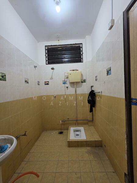 Semi-Detached House for Sale in Bandar Jengka (Bandar Tun Razak) - Mohammad Azizi - Bathroom - PropertyGuru.com.my