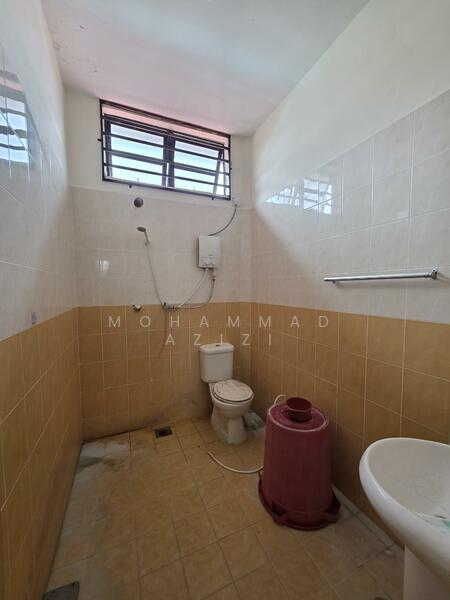 Semi-Detached House for Sale in Bandar Jengka (Bandar Tun Razak) - Mohammad Azizi - Bathroom - PropertyGuru.com.my
