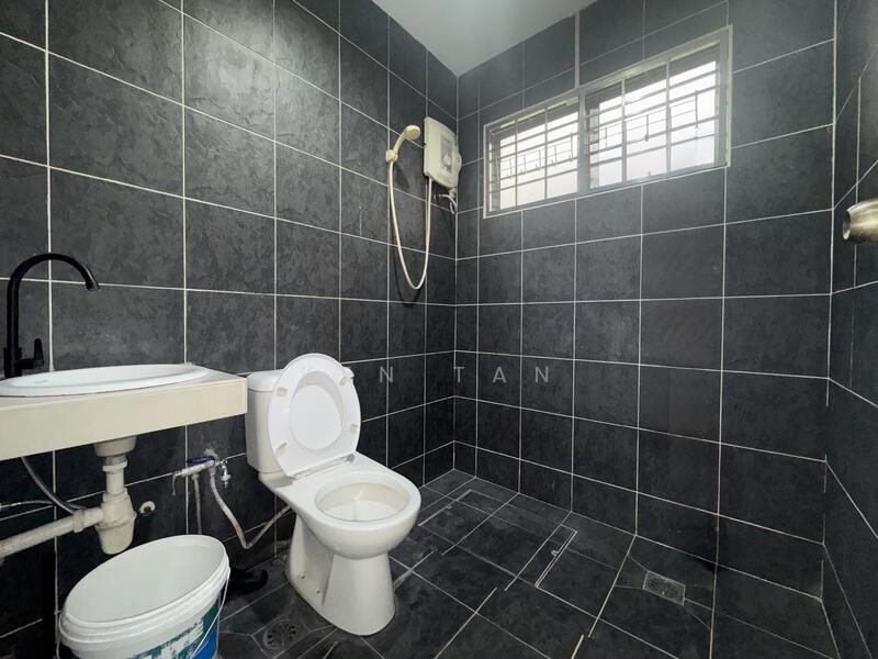 2 Storey Terrace @ Bukit Serdang untuk Untuk Dijual - RM 888,000, Feb 2026 - Bathroom - PropertyGuru.com.my