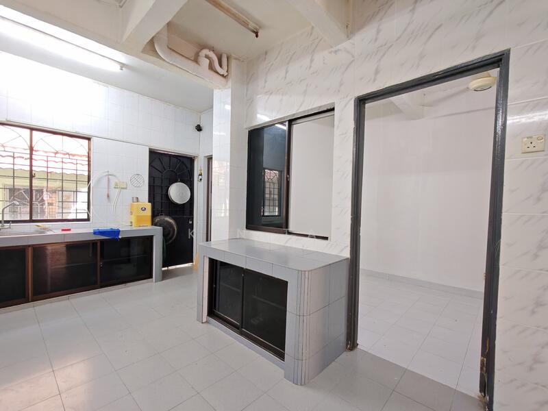 2 Storey Terrace @ Desa Serdang untuk Untuk Dijual - RM 500,000, Feb 2026 - Kitchen - PropertyGuru.com.my