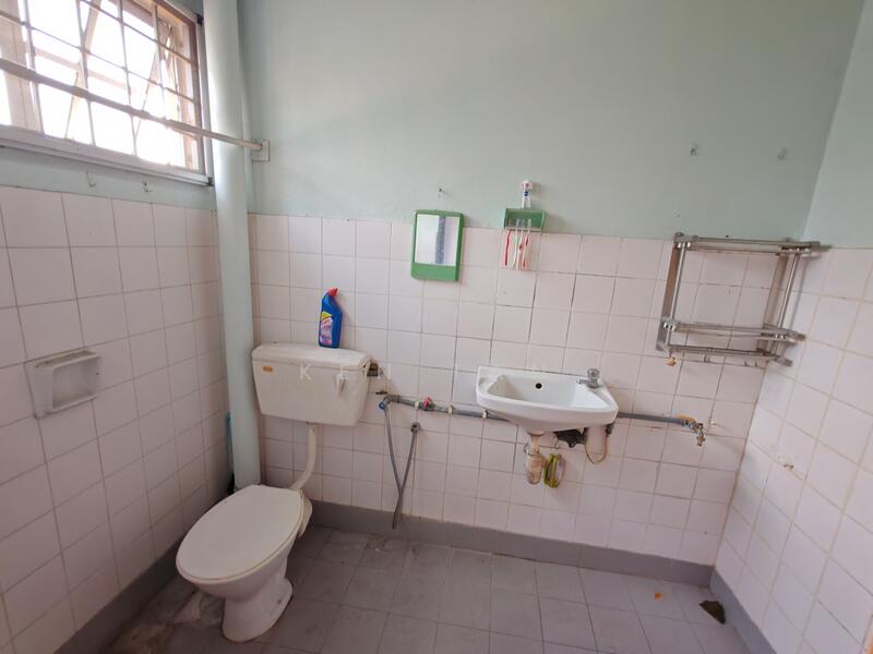 2 Storey Terrace @ Desa Serdang untuk Untuk Dijual - RM 500,000, Feb 2026 - Bathroom - PropertyGuru.com.my