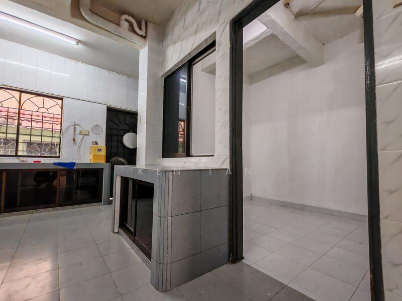 2 Storey Terrace @ Desa Serdang untuk Untuk Dijual - RM 500,000, Feb 2026 - Kitchen - PropertyGuru.com.my