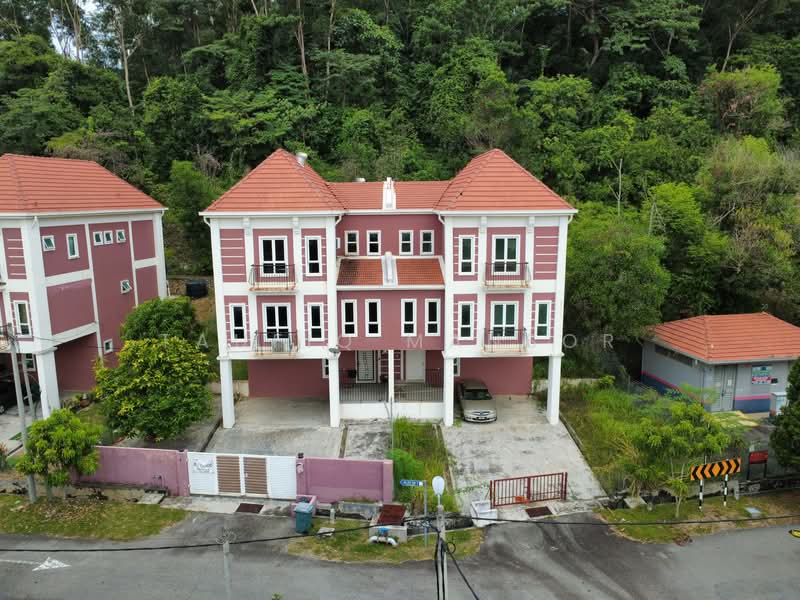 Semi-Detached House for Sale in Bandar Baru Salak Tinggi (Sepang) - Taufiq Mansor - Exterior - PropertyGuru.com.my