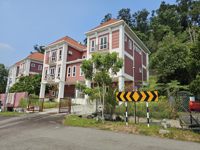 Semi-Detached House for Sale in Bandar Baru Salak Tinggi (Sepang) - Taufiq Mansor - Exterior - PropertyGuru.com.my