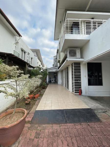 Semi-Detached House for Sale in Laman Residen Kipark Sri Utara (Batu Caves) - Sharoan Sor - Exterior - PropertyGuru.com.my