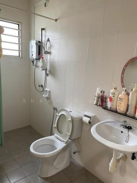 Semi-Detached House for Sale in Laman Residen Kipark Sri Utara (Batu Caves) - Sharoan Sor - Bathroom - PropertyGuru.com.my
