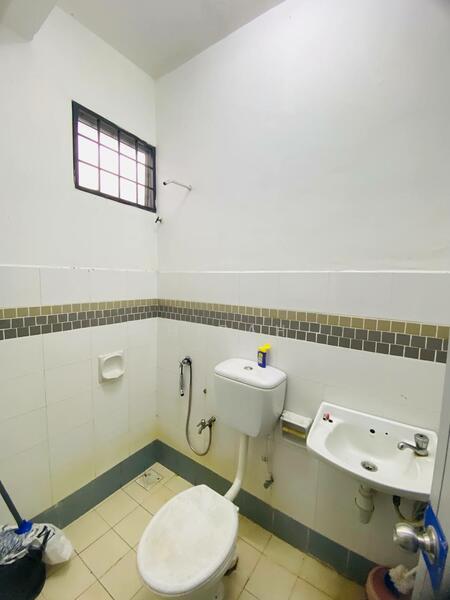 Rumah Teres 2 Tingkat untuk Dijual di Bangi (Selangor) - Mahirah . - Bathroom - PropertyGuru.com.my