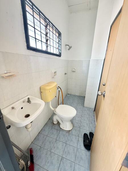 2-storey Terraced House for Sale in Bandar Saujana Putra (Tanjong Duabelas) - Eldon Chong - Bathroom - PropertyGuru.com.my