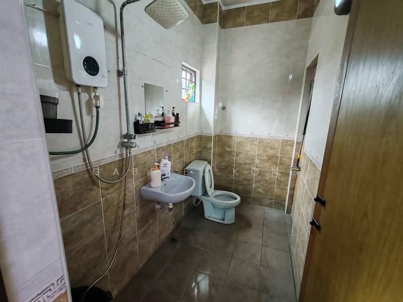 2-storey Terraced House for Sale in BANDAR PUCHONG JAYA (Puchong) - Gabriel Kong - Bathroom - PropertyGuru.com.my