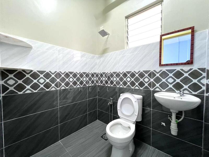 Apartment for Rent at Pangsapuri Akasia (Bandar Botanic) - Michelle Tee - Bathroom - PropertyGuru.com.my
