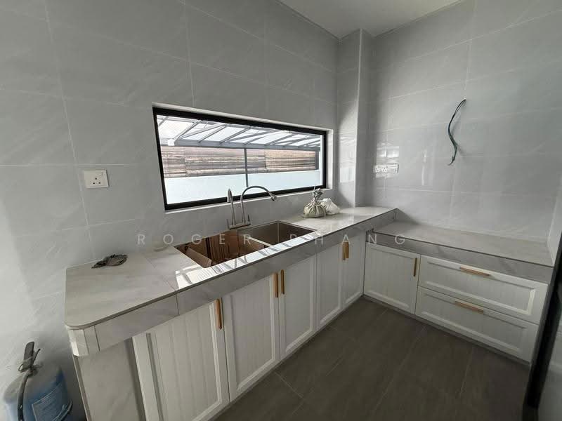 Rumah Berkembar untuk Dijual di Kota Kemuning (Shah Alam) - Roger Phang - Kitchen - PropertyGuru.com.my