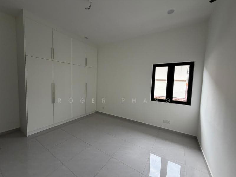 Rumah Berkembar untuk Dijual di Kota Kemuning (Shah Alam) - Roger Phang - Bedroom - PropertyGuru.com.my