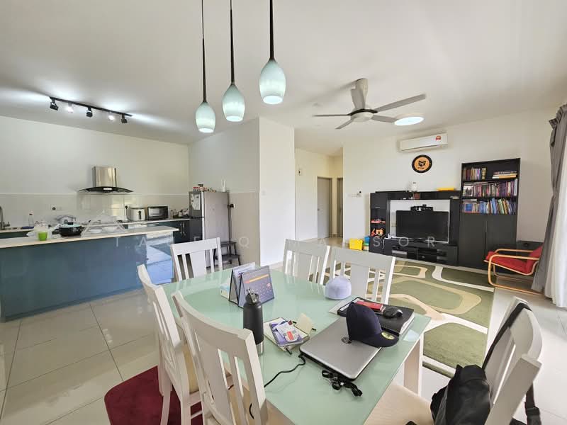 Kondominium untuk Dijual di Dwiputra Residences - Taufiq Mansor - Living Room - PropertyGuru.com.my