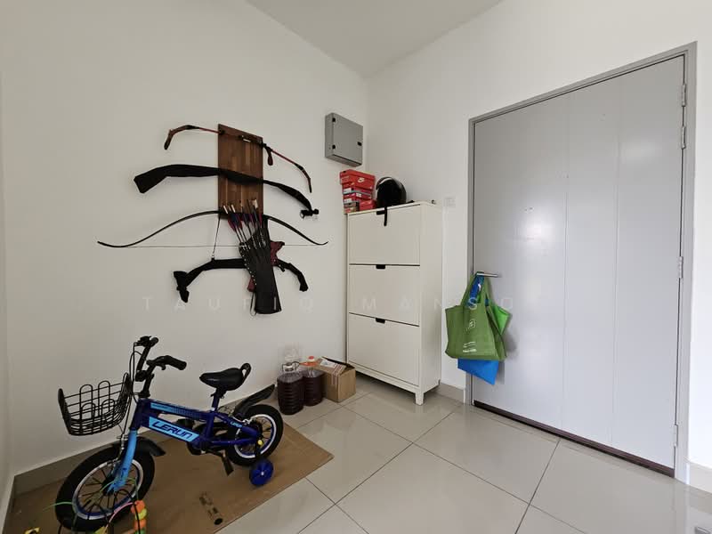 Kondominium untuk Dijual di Dwiputra Residences - Taufiq Mansor - Entrance - PropertyGuru.com.my