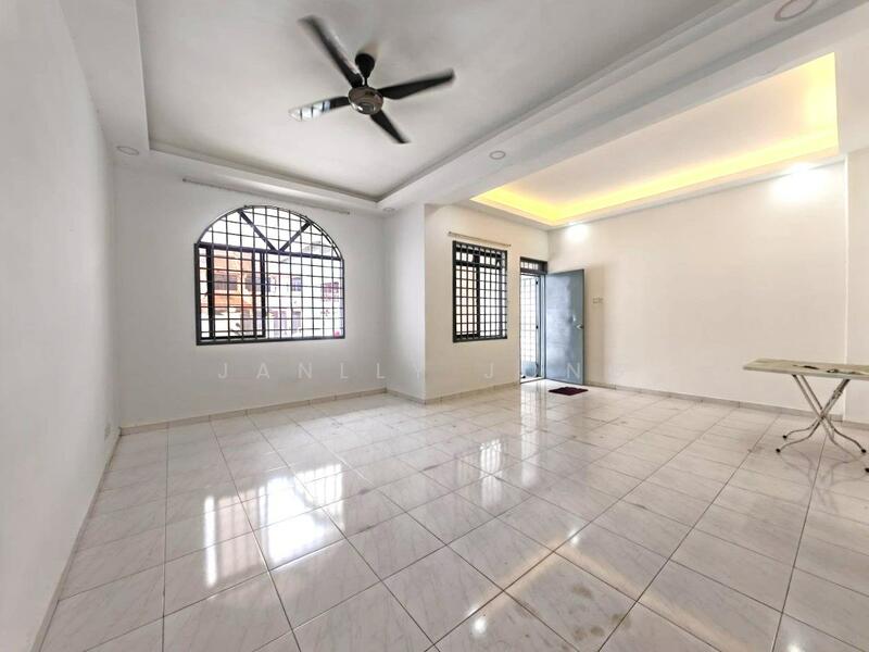 2-storey Terraced House for Sale in Taman Jaya Mas (Skudai) - Janlly Jong - Living Room - PropertyGuru.com.my