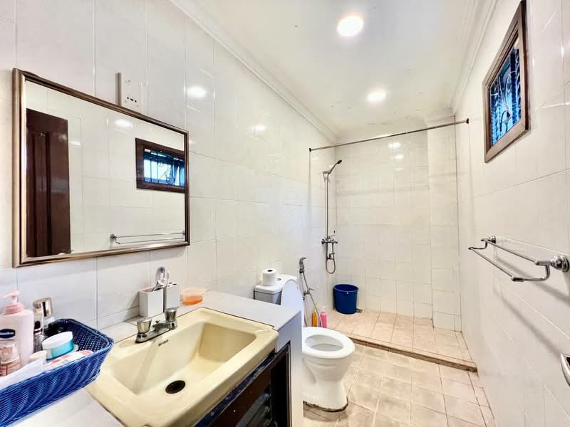 Bungalow for Sale in Kuala Lumpur (Kuala Lumpur) - Gudrotullah Ikhwan - Bathroom - PropertyGuru.com.my