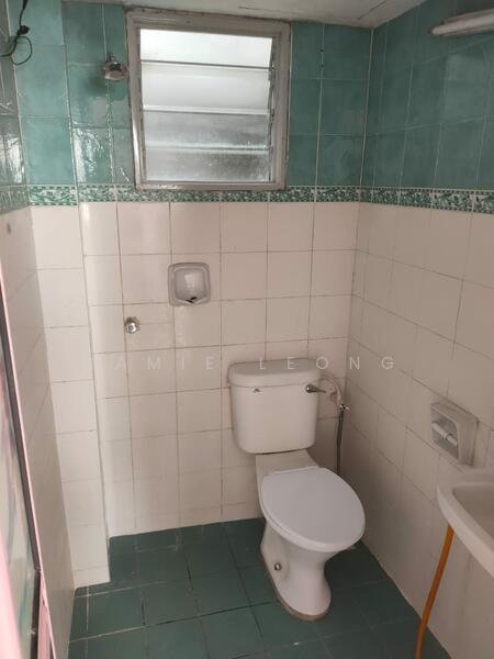 Apartment for Sale at Pangsapuri Vista Serdang - Jamie Leong - Bathroom - PropertyGuru.com.my