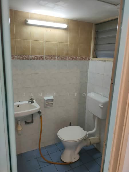 Apartment for Sale at Pangsapuri Vista Serdang - Jamie Leong - Bathroom - PropertyGuru.com.my