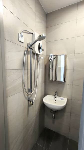 Pangsapuri untuk Disewa di D7 (D'Seven Lagoon Perdana) - Eric Lim - Bathroom - PropertyGuru.com.my