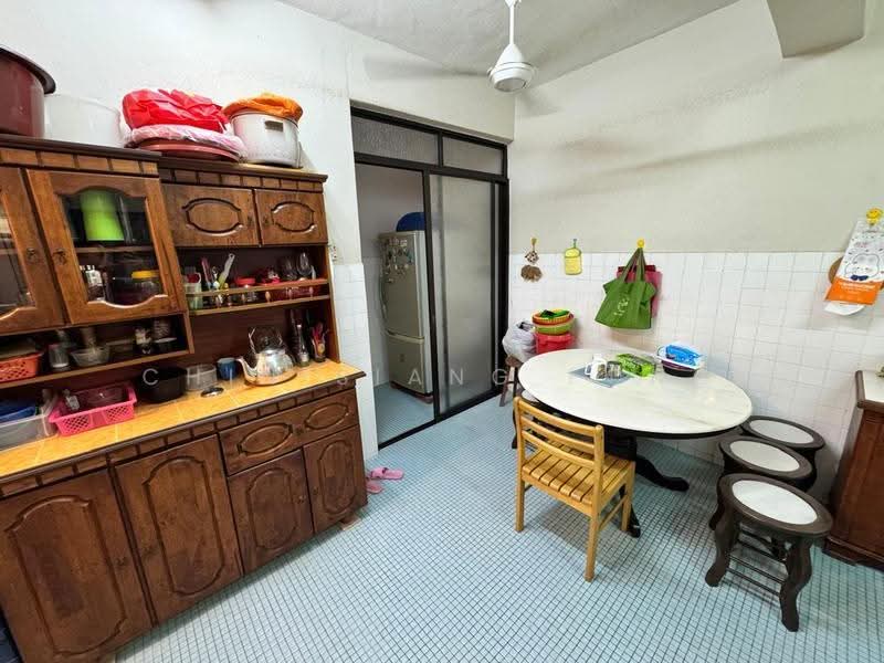 2-storey Terraced House for Sale in Taman Datuk Thamby Chik Karim (Batu Berendam) - Chin Siang Fong - Kitchen - PropertyGuru.com.my