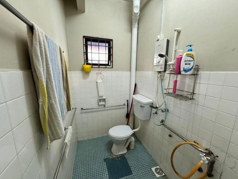 2-storey Terraced House for Sale in Taman Datuk Thamby Chik Karim (Batu Berendam) - Chin Siang Fong - Bathroom - PropertyGuru.com.my