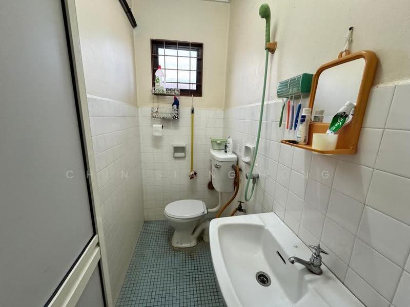 2-storey Terraced House for Sale in Taman Datuk Thamby Chik Karim (Batu Berendam) - Chin Siang Fong - Bathroom - PropertyGuru.com.my