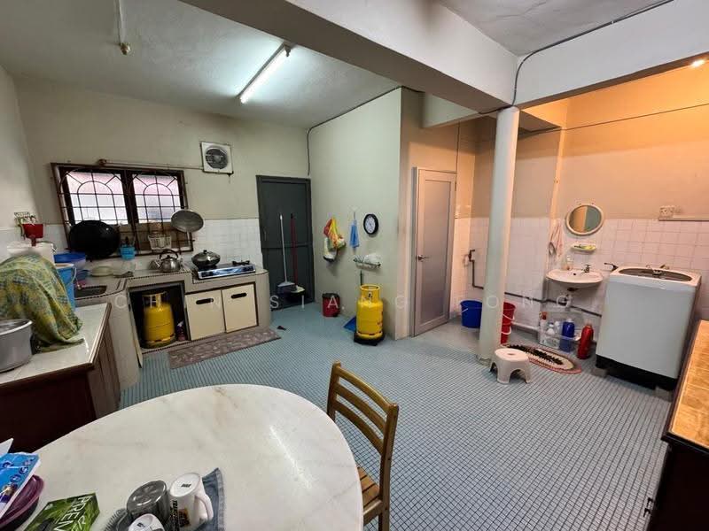 2-storey Terraced House for Sale in Taman Datuk Thamby Chik Karim (Batu Berendam) - Chin Siang Fong - Kitchen - PropertyGuru.com.my