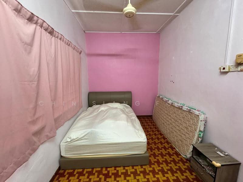 2-storey Terraced House for Sale in Taman Datuk Thamby Chik Karim (Batu Berendam) - Chin Siang Fong - Bedroom - PropertyGuru.com.my