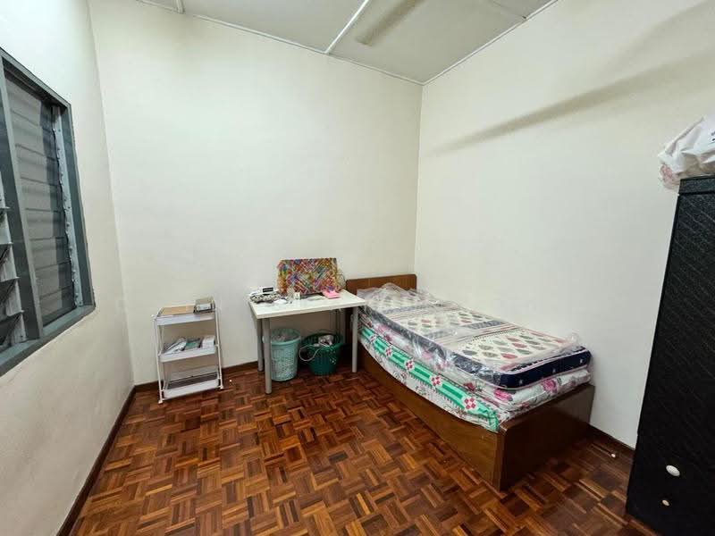 2-storey Terraced House for Sale in Taman Datuk Thamby Chik Karim (Batu Berendam) - Chin Siang Fong - Bedroom - PropertyGuru.com.my