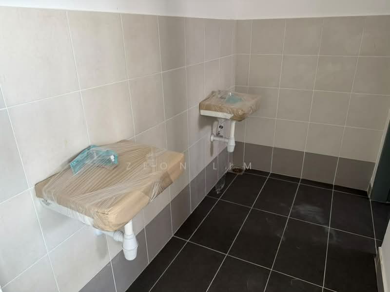 Kedai / Pejabat untuk Disewa di Permas Jaya (Johor) - Zeon Lim - Bathroom - PropertyGuru.com.my