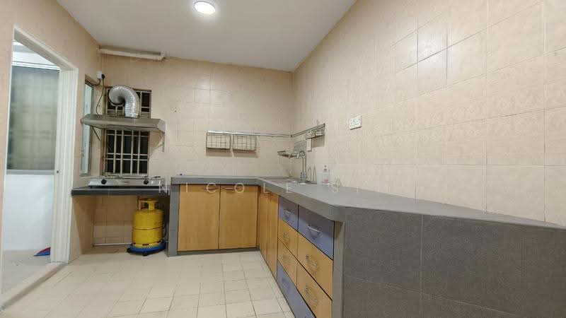 Kondominium untuk Dijual di Amadesa Resort Condominium - Nicole Sim - Kitchen - PropertyGuru.com.my
