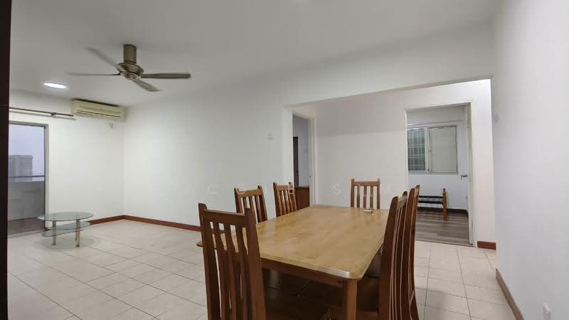Kondominium untuk Dijual di Amadesa Resort Condominium - Nicole Sim - Dining Room - PropertyGuru.com.my