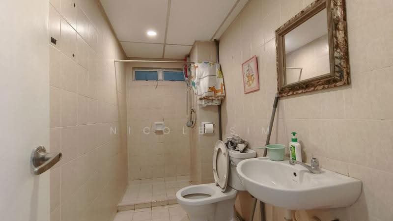 Kondominium untuk Dijual di Amadesa Resort Condominium - Nicole Sim - Bathroom - PropertyGuru.com.my